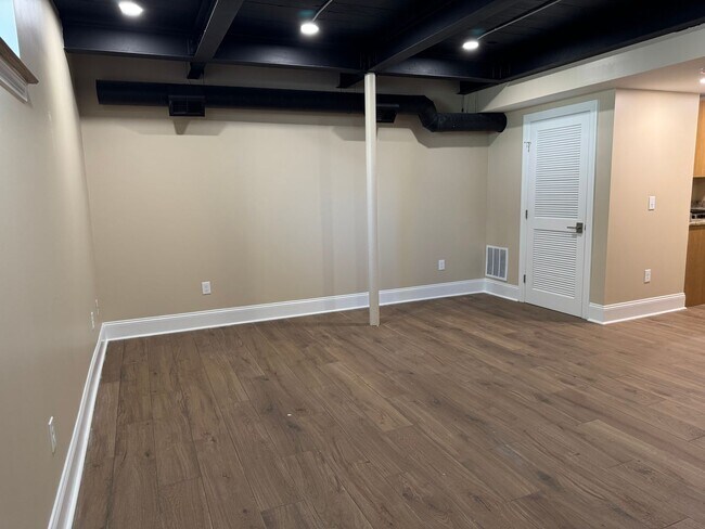 Building Photo - 330 Linden Ave
