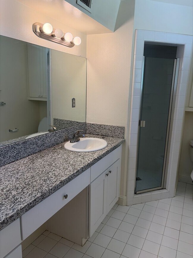 Building Photo - Contemporary Home with a pool near Bullard High School Fresno, CA