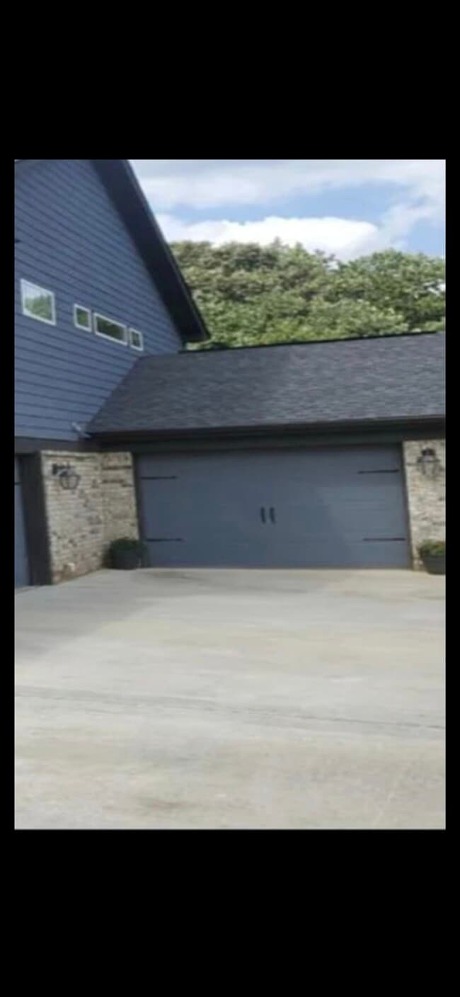 Building Photo - 218 Woodley Ct