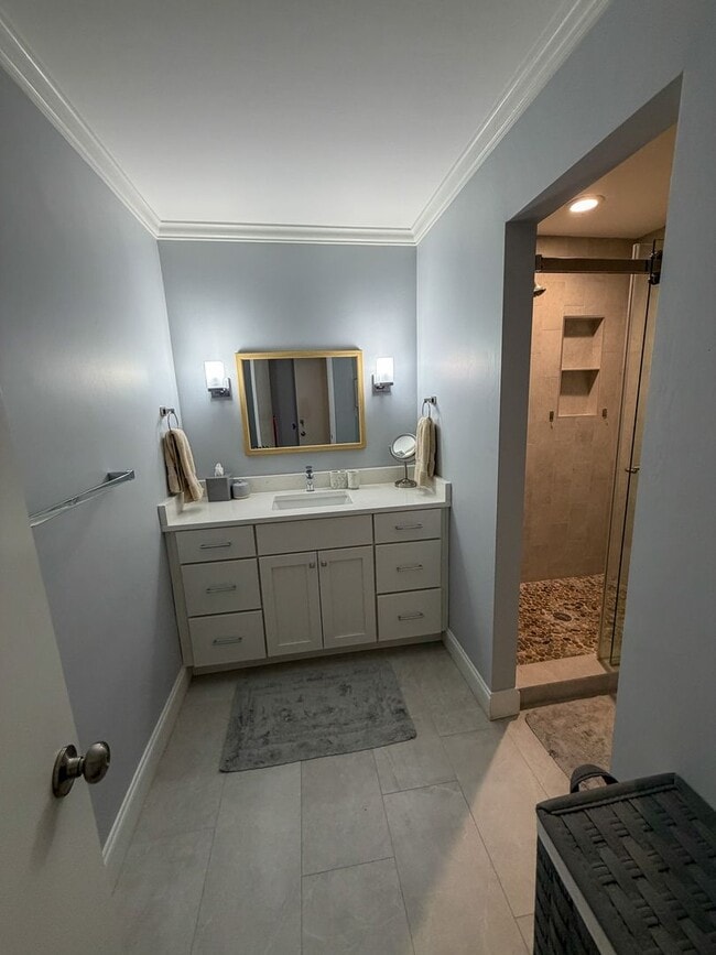 Building Photo - Biven's Lake Estates South #2728