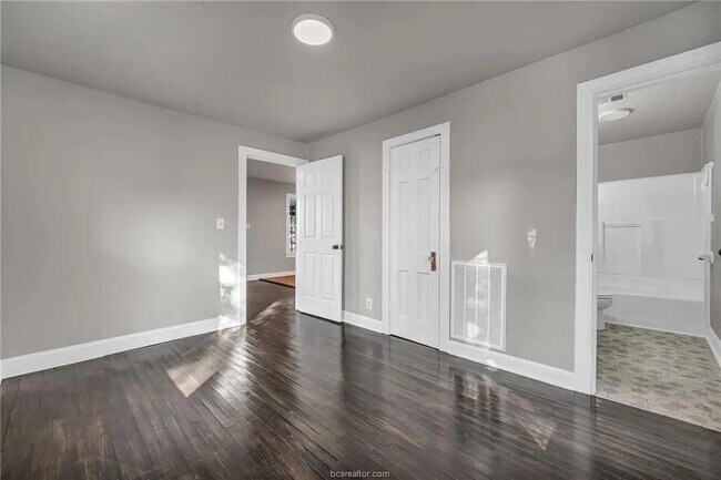 Building Photo - 2707 Cliff St