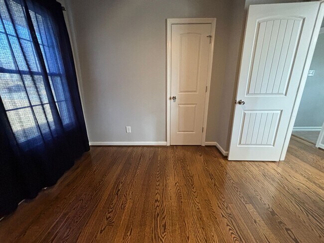 Building Photo - 449 Missimer Ln