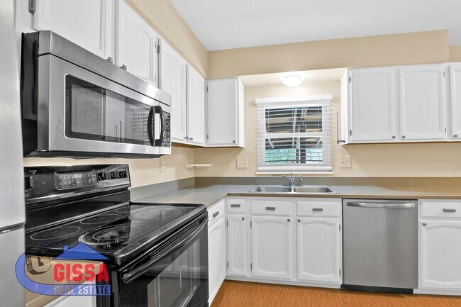 Building Photo - Beautiful home with 3 bedrooms, 2 bathroom...