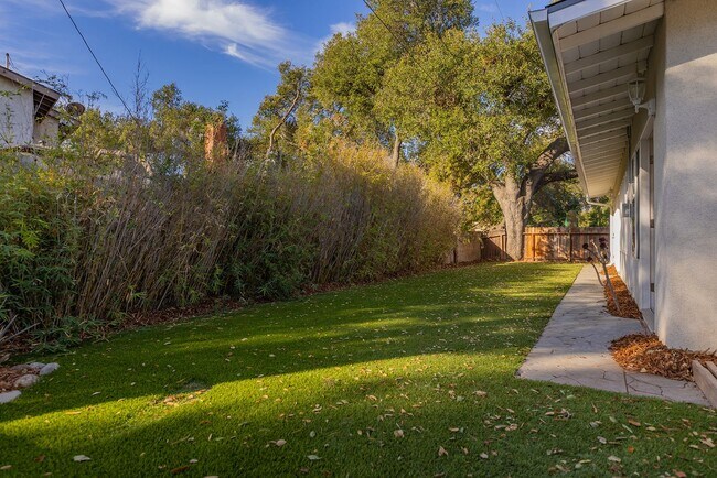 Building Photo - 1162 Camille Dr