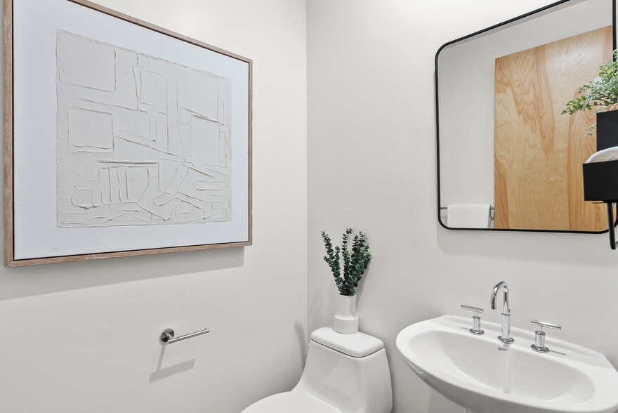 Building Photo - 5350 Playa Vista Dr