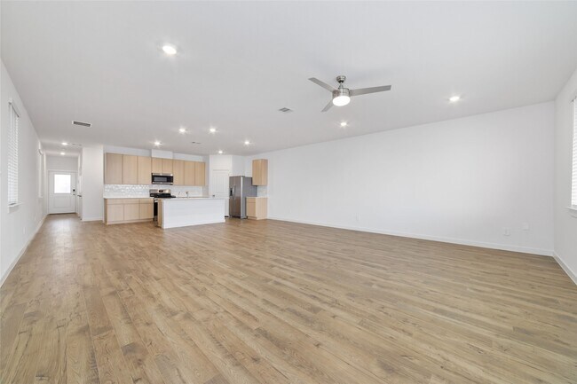 Building Photo - 3530 Blue Mockingbird St