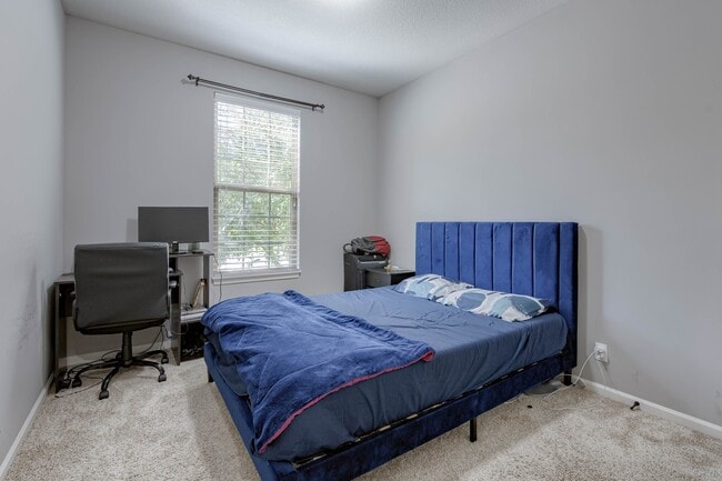 Building Photo - 15523 Valley View Dr