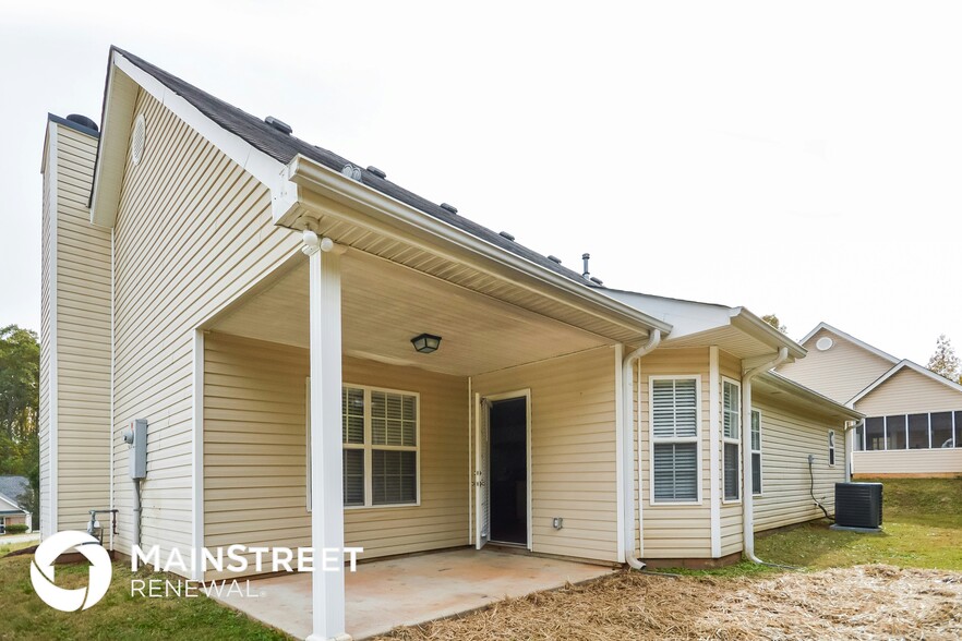 Building Photo - 165 Pebble Brooke Ct