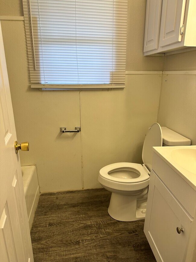 Building Photo - 2319 NW Bell Ave