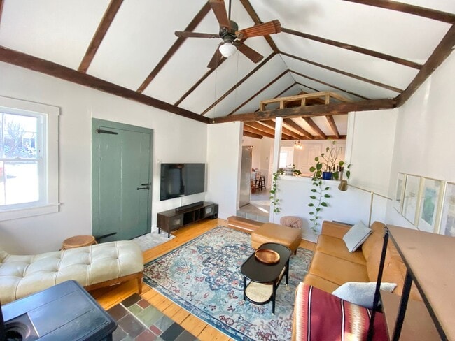 Building Photo - 3 Bedroom House Colchester Available 8/15