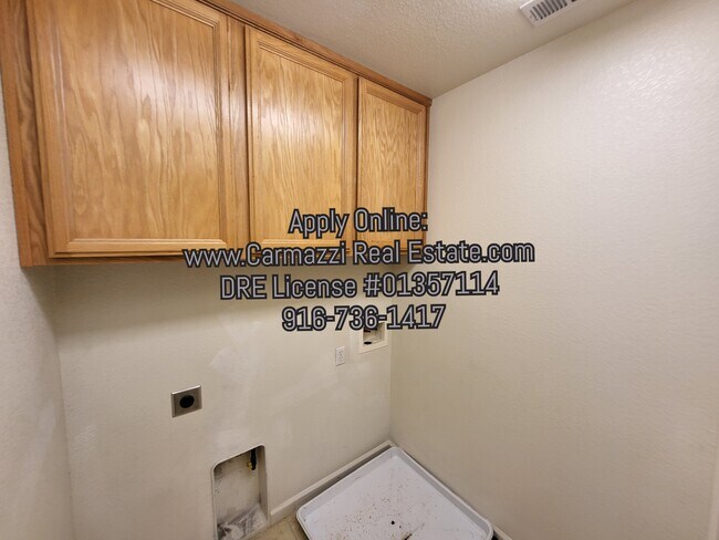 Building Photo - 1626 Loon Lake St