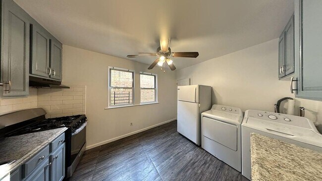 Building Photo - 208 W 260th St