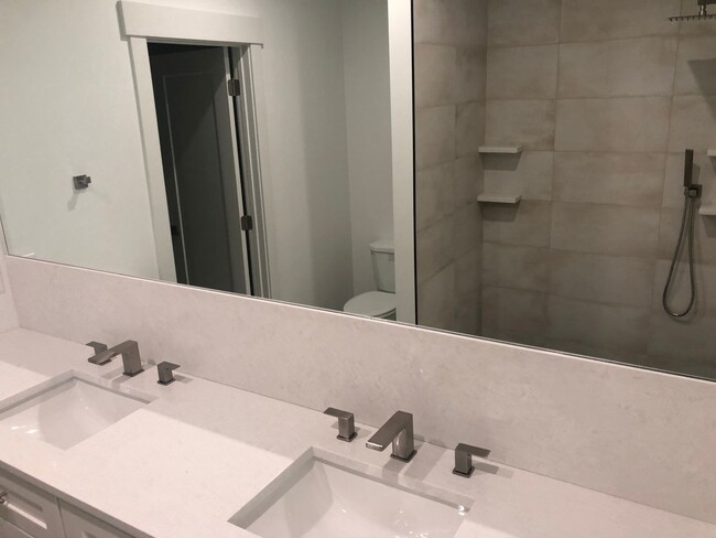 Building Photo - Beautiful New Construction Condo!!