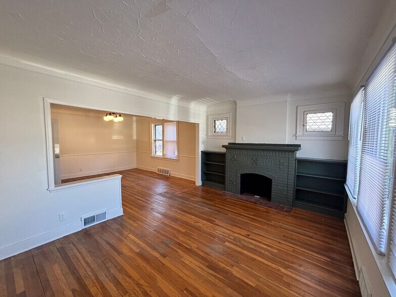 Building Photo - 5783 Yorkshire Rd