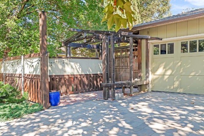 Building Photo - Discover the heart of central Davis living