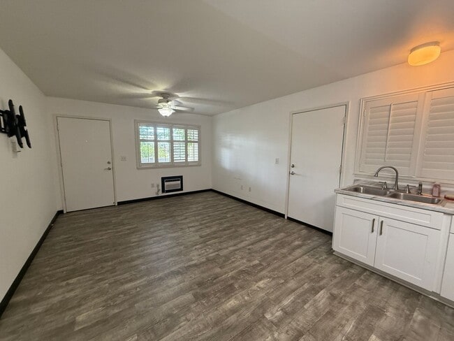 Building Photo - Island Courtyards 1 bedroom 1 bath with 2 ...