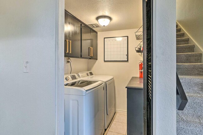 Building Photo - 292 S Desert Ave