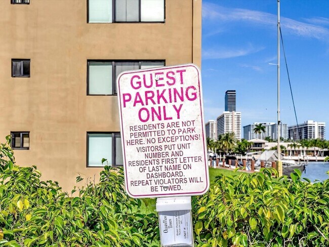 Building Photo - 401 Golden Isles Dr