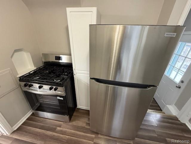 Building Photo - 358 W Elza Ave