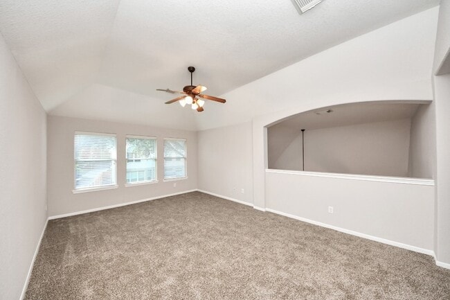 Building Photo - 4422 Roundtree Ln