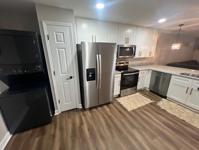 Building Photo - Beautiful 1 Bed, 1 Bath Located in Historic Germantown w/ Flexible Lease Terms!