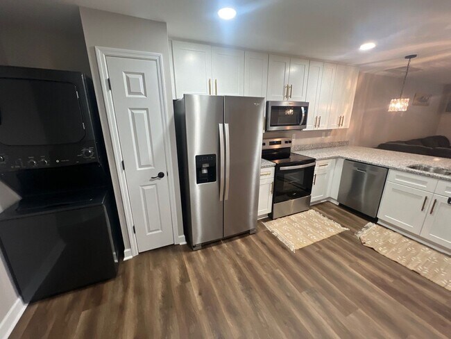 Building Photo - FULLY FURNISHED - Beautiful 1 Bed, 1 Bath Located in Historic Germantown w/ Flexible Lease Terms!