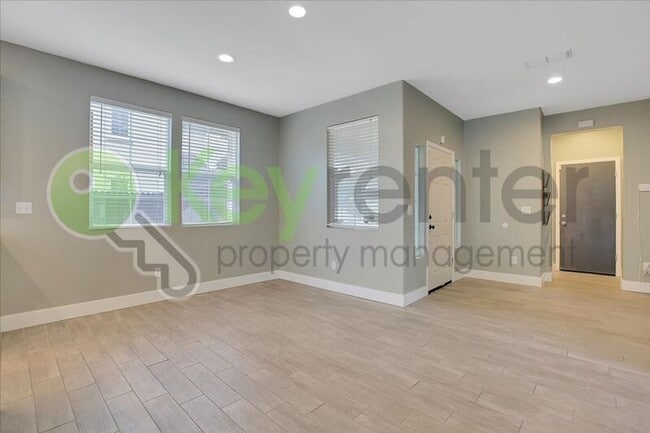 Building Photo - 461 Anjou Cir