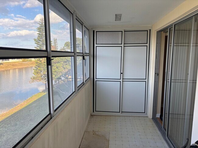 Building Photo - 115 Camden E