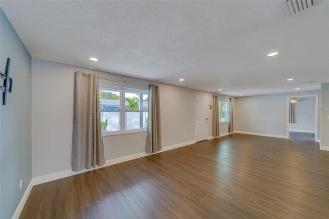 Building Photo - 3/2 home - Renovated in Dunedin