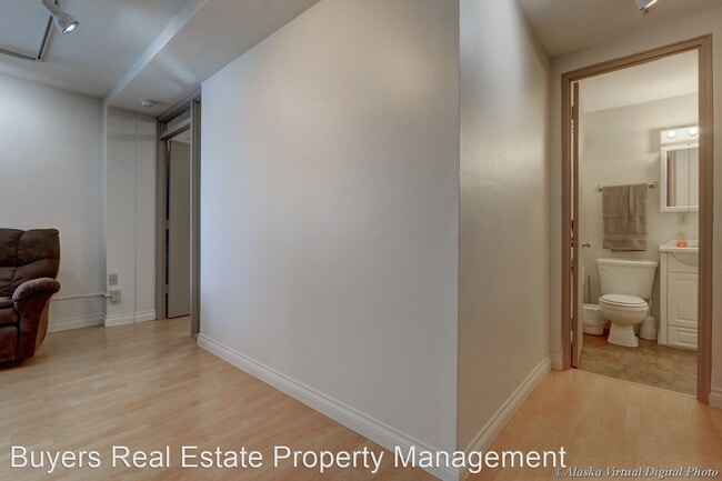 Building Photo - 1 br, 1 bath House - 525 W 3rd Avenue #509