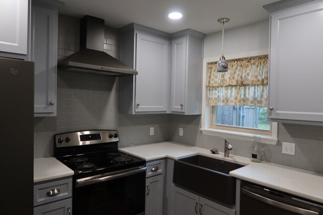 Building Photo - 101 Travis Ln