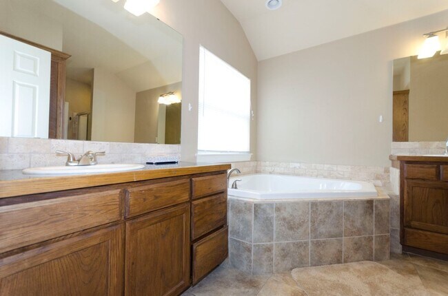 Building Photo - Beautiful Stone/Brick 3 Bedroom 2 Bath Home in Capitol Heights!!