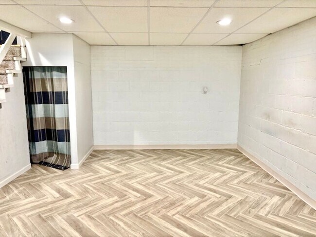 Building Photo - 750 E Delaware St