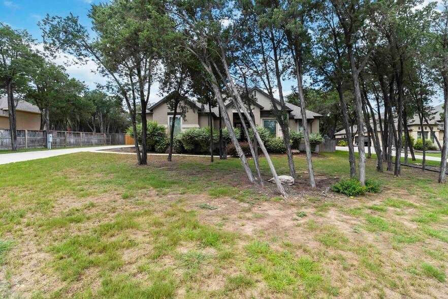 Building Photo - 944 Wilderness Oaks
