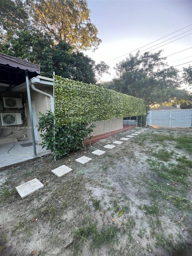 Building Photo - 545 NW 20th St