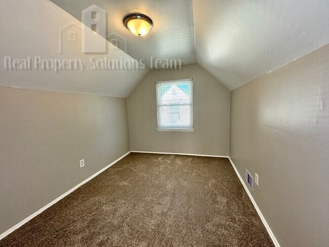 Building Photo - 3374 Eakin Rd