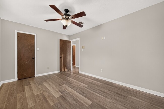 Building Photo - 11710 N Petersham Dr