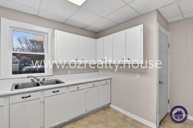 Building Photo - 3940 Vermaas Ave