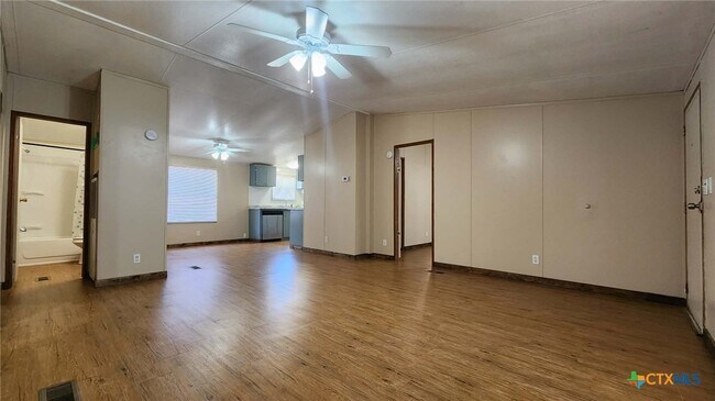 Building Photo - 590 Canal Ln