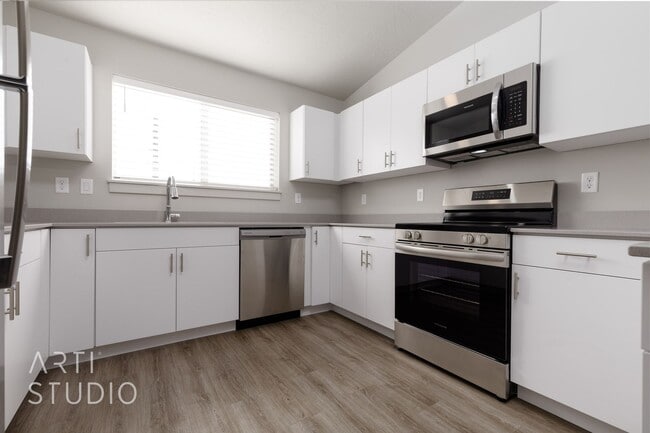 Building Photo - Brand New  2 Bedroom, 1 Bathroom Condo in Red Vista Condominiums