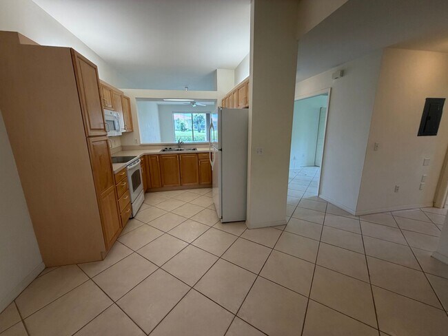 Building Photo - 330 Robin Hood Cir