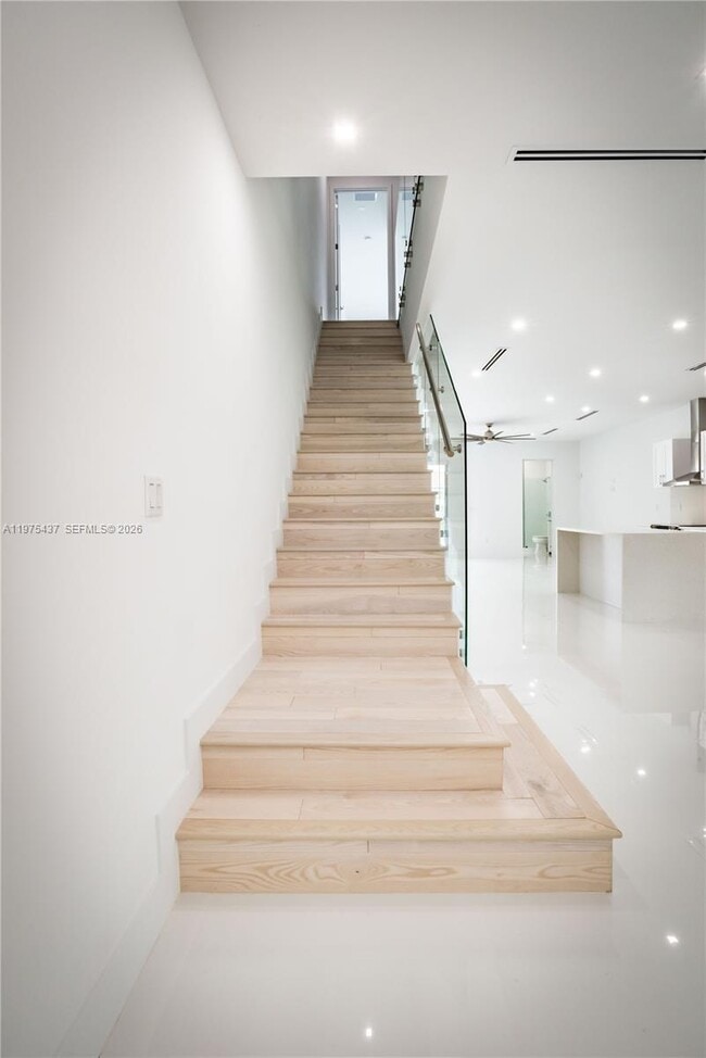 Building Photo - 3107 SW 26th St