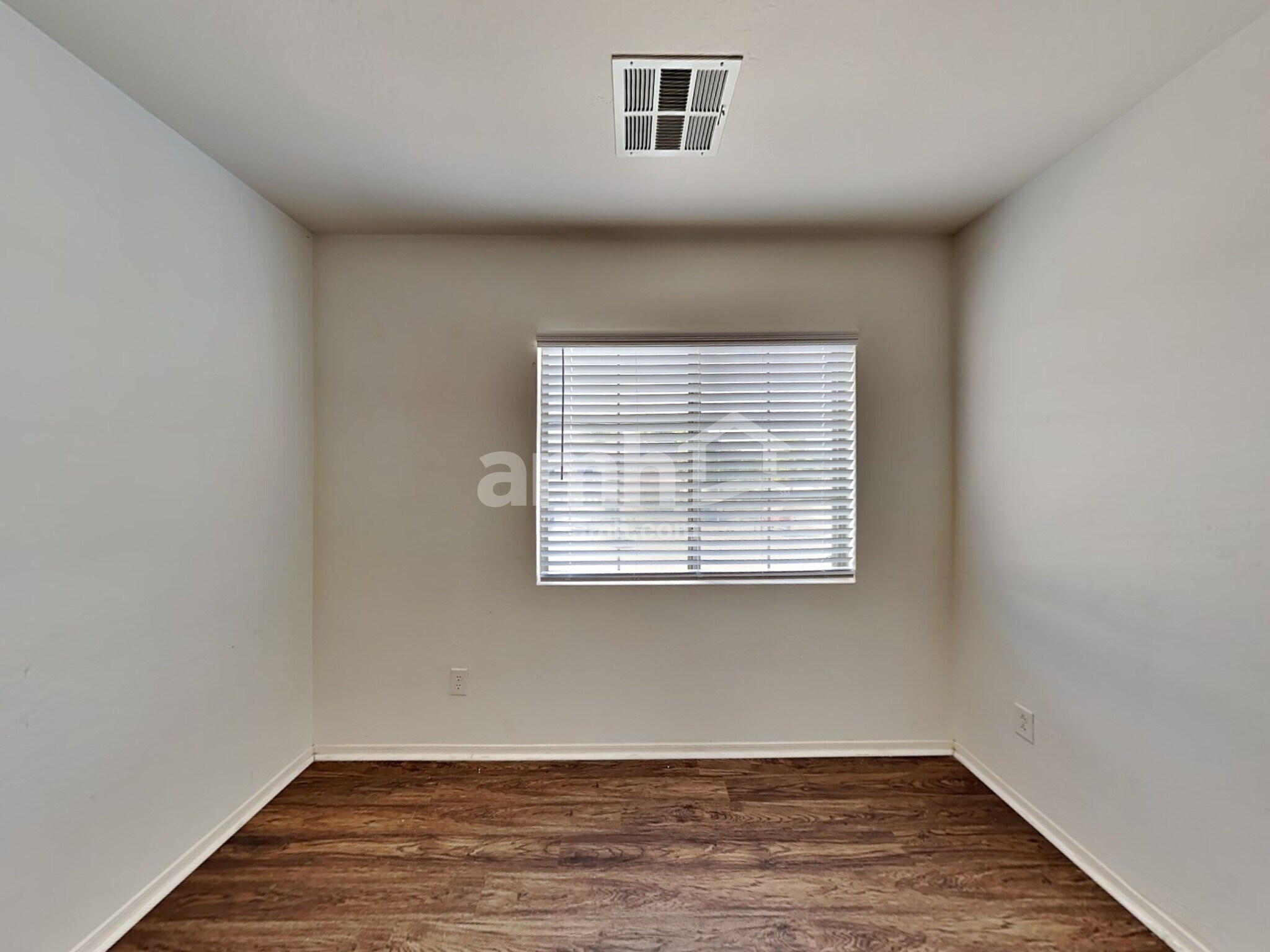 Building Photo - 99 S 165th Dr