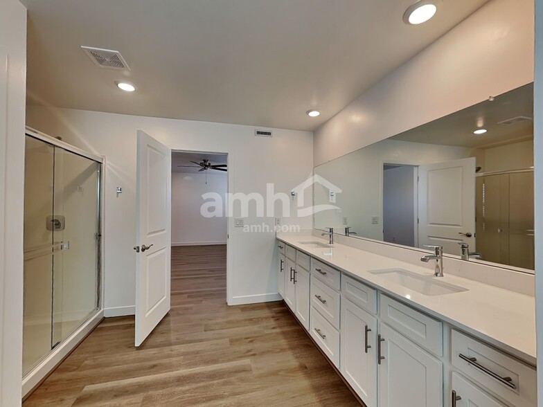 Building Photo - 6553 E Paseo Alga