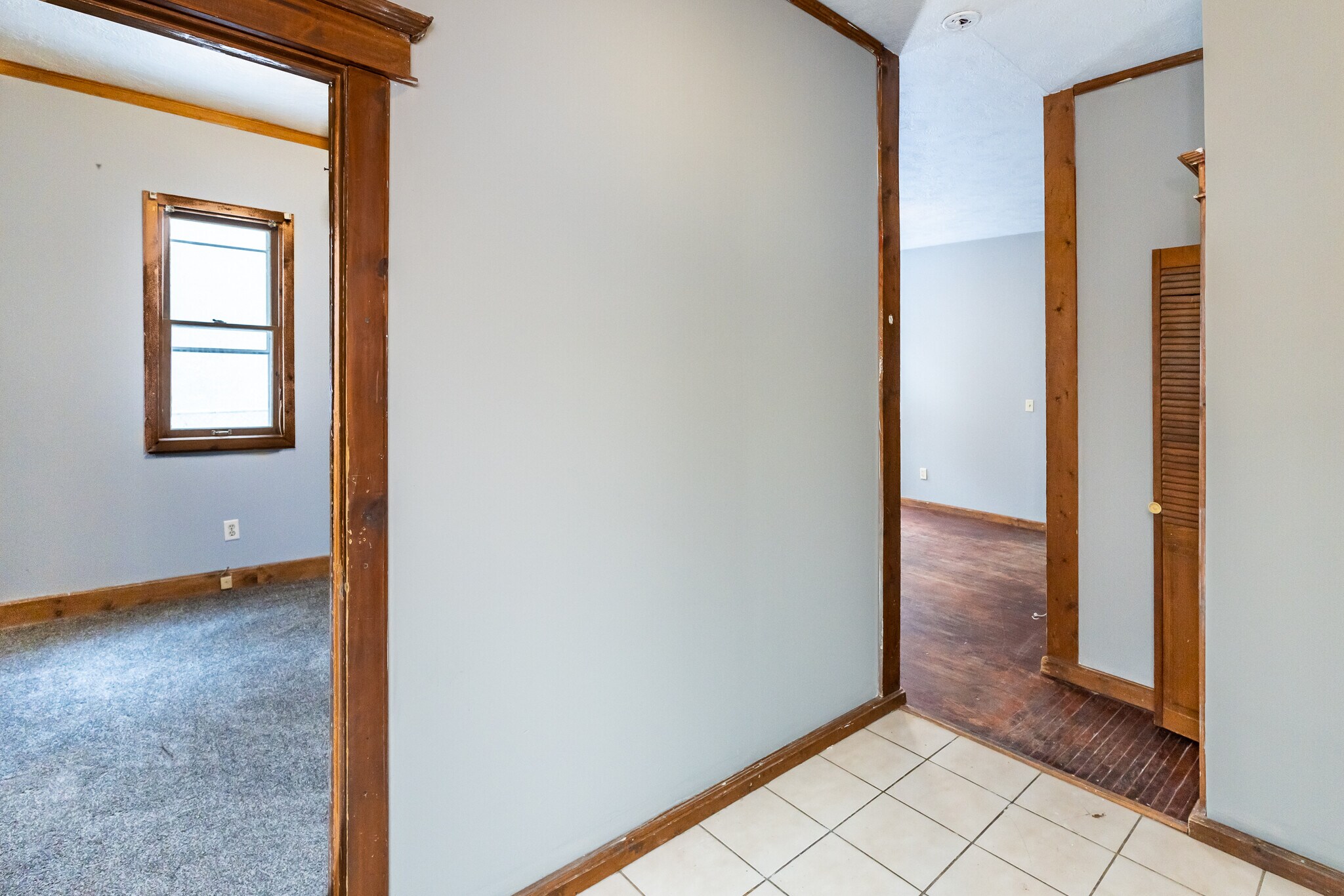 Building Photo - 818 Edmund Ave W
