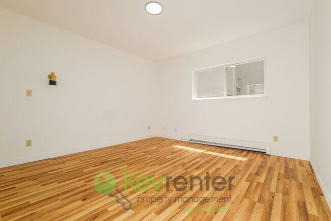 Building Photo - 15433 22nd Ave SW