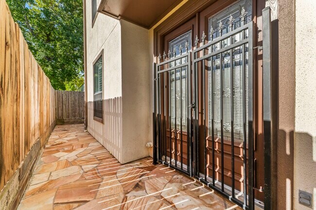 Building Photo - 9910 Orchard Ct