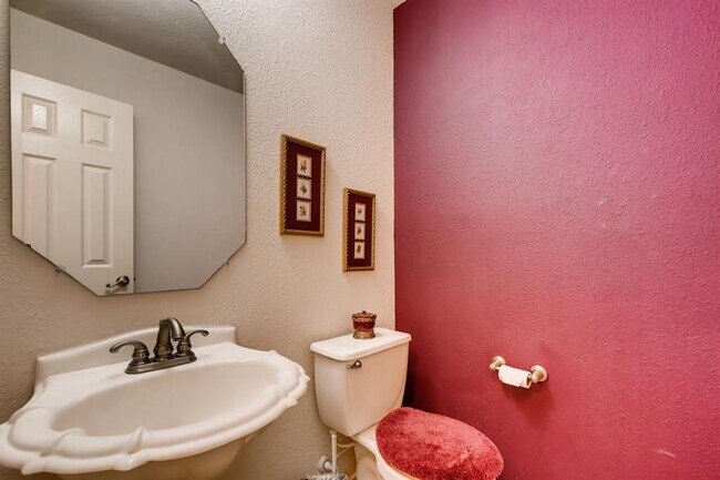 Building Photo - 504 Woodsorrel Way