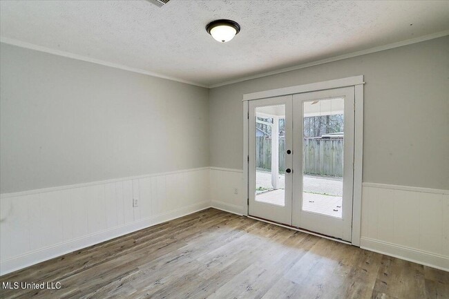 Building Photo - 249 Bay Park Dr