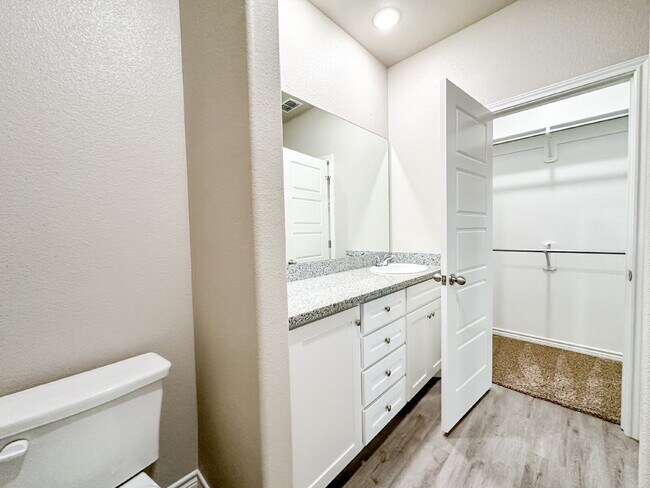 Building Photo - Newer Built 3/2/2 in Frenship ISD!